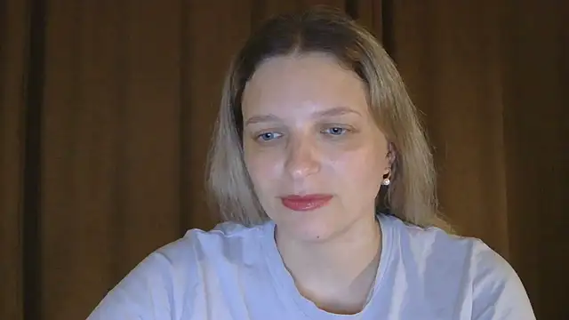 Snapshot of ElisSky301 chatting on April 2026 07:49:01 PM ElisSky301 online show from April 2026 07:49:01 PM