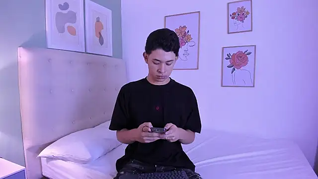 ApoloRicci online show from December 2025 07:29:02 PM