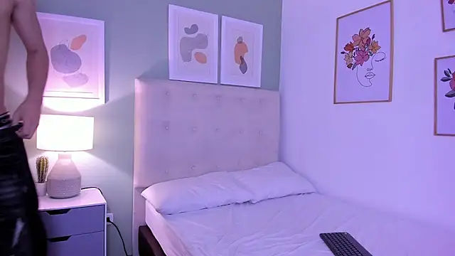 ApoloRicci online show from December 2025 08:37:02 PM