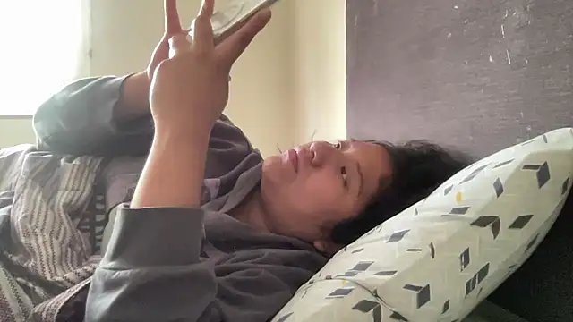 Kmiii21 online show from November 2025 05:35:02 PM