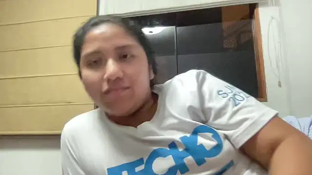 Kmiii21 online show from December 2025 02:05:01 AM