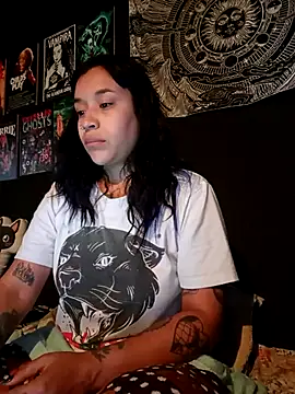 Isis Bathory online show from November 2025 02:06:01 PM