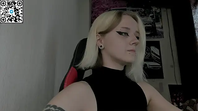 Snapshot of Holy_Mistress_S chatting on July 2026 08:18:01 AM Holy Mistress S online show from July 2026 08:18:01 AM