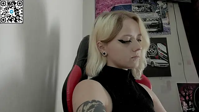 Snapshot of Holy_Mistress_S chatting on July 2026 10:21:02 AM Holy Mistress S online show from July 2026 10:21:02 AM