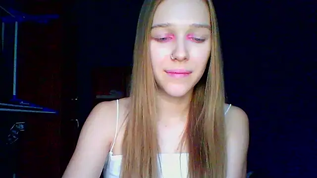 Snapshot of mari_martin chatting on November 2025 12:05:02 PM mari martin online show from November 2025 12:05:02 PM