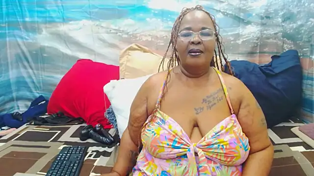 Snapshot of MatureMilfxxx chatting on June 2026 05:08:01 AM MatureMilfxxx online show from June 2026 05:08:01 AM