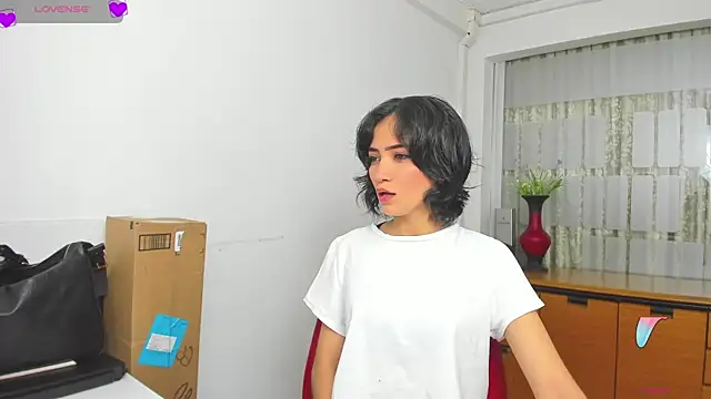 chloehanna online show from November 2025 02:22:01 PM