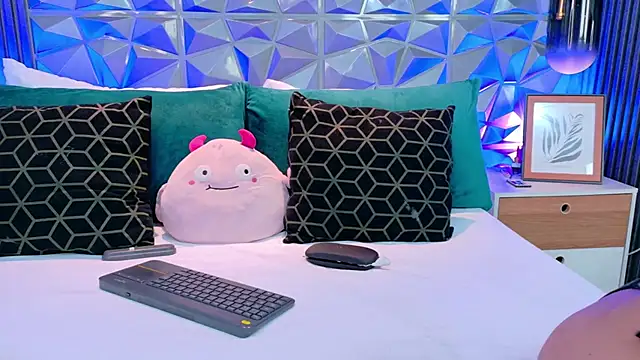 AdelineJhones online show from April 2026 02:16:02 PM