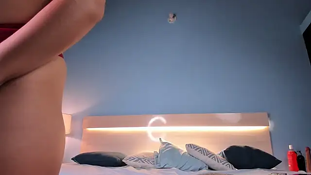 Aurora19 online show from November 2025 08:10:01 PM