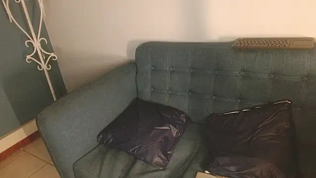 Samantha  Benet online show from November 2025 08:19:01 PM