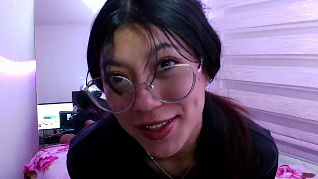 Snapshot of LissyM chatting on May 2026 05:07:02 PM LissyM online show from May 2026 05:07:02 PM