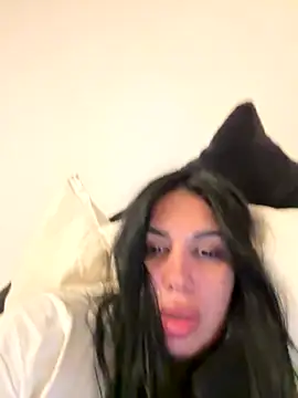 Snapshot of IsaBebe chatting on November 2025 03:02:01 PM IsaBebe online show from November 2025 03:02:01 PM