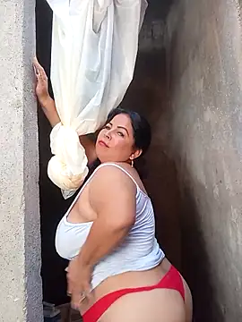 Snapshot of mother2-divorced chatting on November 2025 02:02:01 PM mother2-divorced online show from November 2025 02:02:01 PM