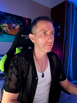 Snapshot of Gamerinleather chatting on October 2025 07:27:02 PM Gamerinleather online show from October 2025 07:27:02 PM