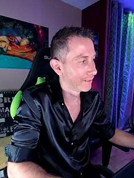 Snapshot of Gamerinleather chatting on October 2025 07:04:02 PM Gamerinleather online show from October 2025 07:04:02 PM
