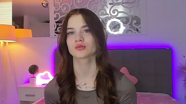 LuisaClover online show from March 2026 01:28:01 PM