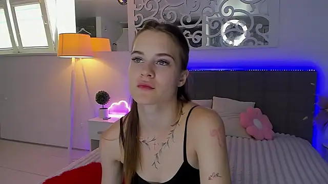Snapshot of LuisaClover chatting on July 2026 12:21:02 PM LuisaClover online show from July 2026 12:21:02 PM