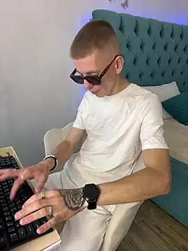Snapshot of Cristian__Dior chatting on August 2026 09:00:01 AM Cristian Dior online show from August 2026 09:00:01 AM