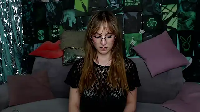 AlishaKellyi online show from April 2026 04:48:01 PM