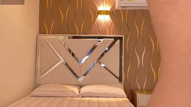 iam nicolle online show from February 2026 12:58:01 PM