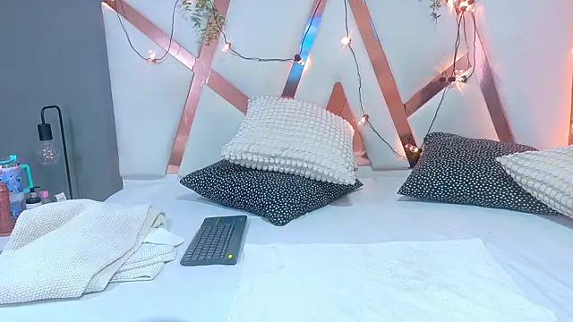 SeleneGibson   online show from February 2026 07:52:02 PM