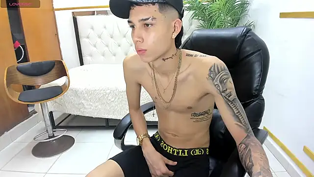 Snapshot of paul_ponce chatting on June 2026 02:41:01 PM paul ponce online show from June 2026 02:41:01 PM