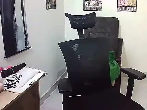 Gigi Scott  online show from November 2025 01:29:01 AM