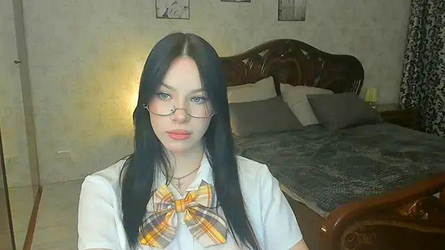 Snapshot of FloraCherry chatting on November 2025 11:42:01 AM FloraCherry online show from November 2025 11:42:01 AM