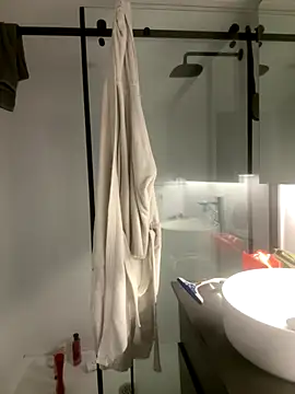 elliepixie online show from November 2025 05:13:01 PM