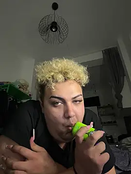 Michael222004 online show from April 2026 10:44:02 PM