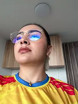 IslaCole online show from June 2026 09:49:02 PM