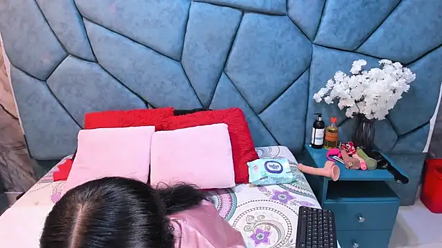 JulietaDiamond online show from June 2026 03:31:02 AM
