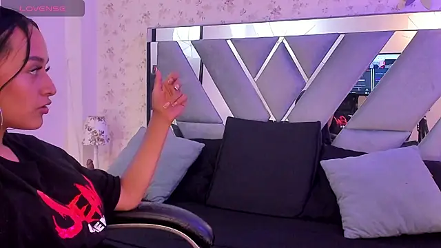 Snapshot of samaris_smith chatting on November 2025 03:07:01 AM samaris smith online show from November 2025 03:07:01 AM