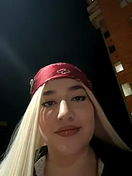 Snapshot of YourSmallCake chatting on October 2025 02:01:02 AM YourSmallCake online show from October 2025 02:01:02 AM