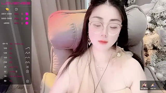 Snapshot of Monica-666888- chatting on May 2026 04:43:02 AM Monica-666888- online show from May 2026 04:43:02 AM