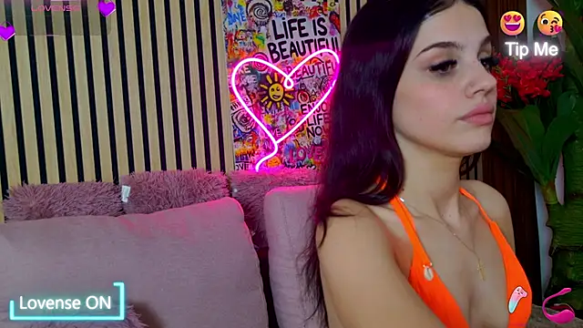 Snapshot of MirunaHaze chatting on May 2026 04:01:02 PM MirunaHaze online show from May 2026 04:01:02 PM
