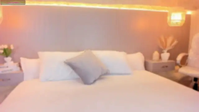 AmyColman  online show from March 2026 12:01:01 PM