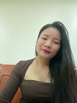 Bee Yellow00 online show from November 2025 04:47:02 AM