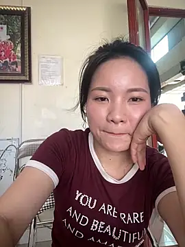 Bee Yellow00 online show from April 2026 08:19:01 AM