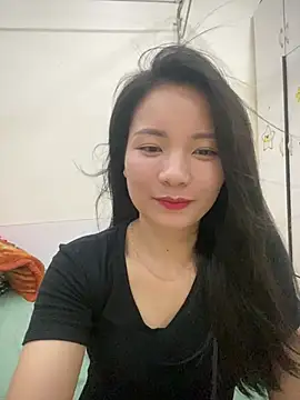 Bee Yellow00 online show from April 2026 05:30:01 AM