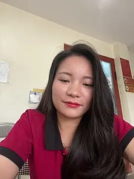 Snapshot of Bee_Yellow00 chatting on June 2026 04:42:02 AM Bee Yellow00 online show from June 2026 04:42:02 AM