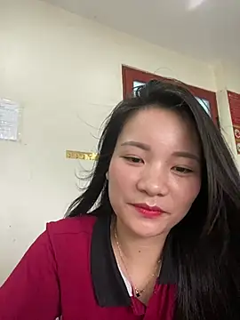 Snapshot of Bee_Yellow00 chatting on June 2026 04:24:02 AM Bee Yellow00 online show from June 2026 04:24:02 AM