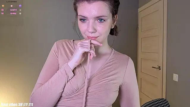 PollyRouge   online show from February 2026 09:05:02 PM