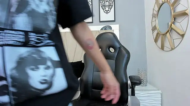 Snapshot of adams_bobby chatting on November 2025 11:24:02 AM adams bobby online show from November 2025 11:24:02 AM