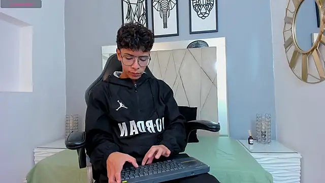 Snapshot of adams_bobby chatting on November 2025 11:25:01 AM adams bobby online show from November 2025 11:25:01 AM