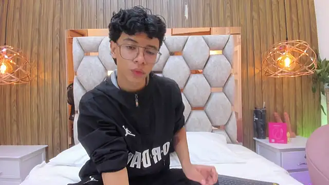 Snapshot of adams_bobby chatting on June 2026 11:23:01 AM adams bobby online show from June 2026 11:23:01 AM