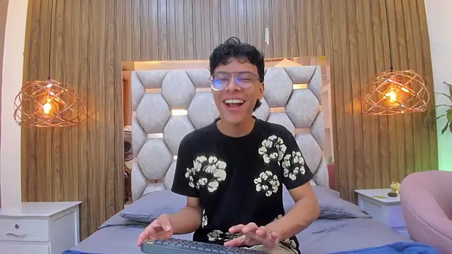 Snapshot of adams_bobby chatting on June 2026 11:14:02 AM adams bobby online show from June 2026 11:14:02 AM