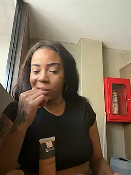 Snapshot of loana_vegas chatting on May 2026 04:03:01 PM loana vegas online show from May 2026 04:03:01 PM