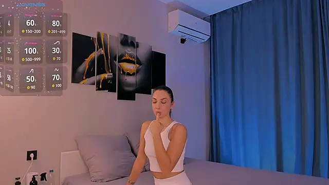 Kandeess online show from November 2025 01:45:02 PM