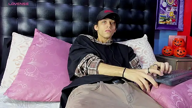 Khalid16  online show from November 2025 01:34:02 PM